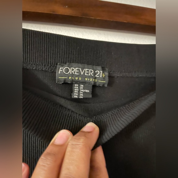 FOREVER 21 PLUS PENCIL SKIRT - Picture 3 of 3
